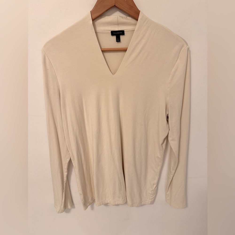 V-neck long sleeve stretchy top